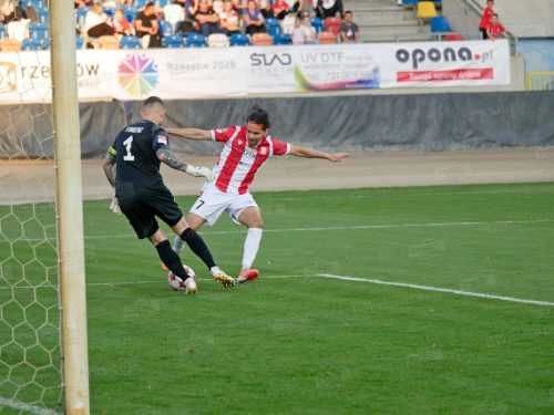 Remis z wyróżnikiem — Resovia i Podbeskidzie dzielą się punktami w emocjonującej konfrontacji